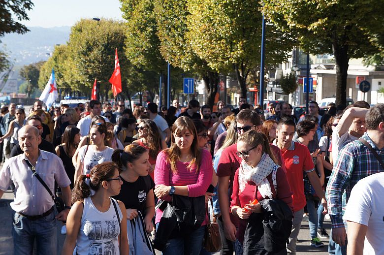 2016 10 06 ManifaFolgaConveniosCentrosChamadasVigo09.JPG